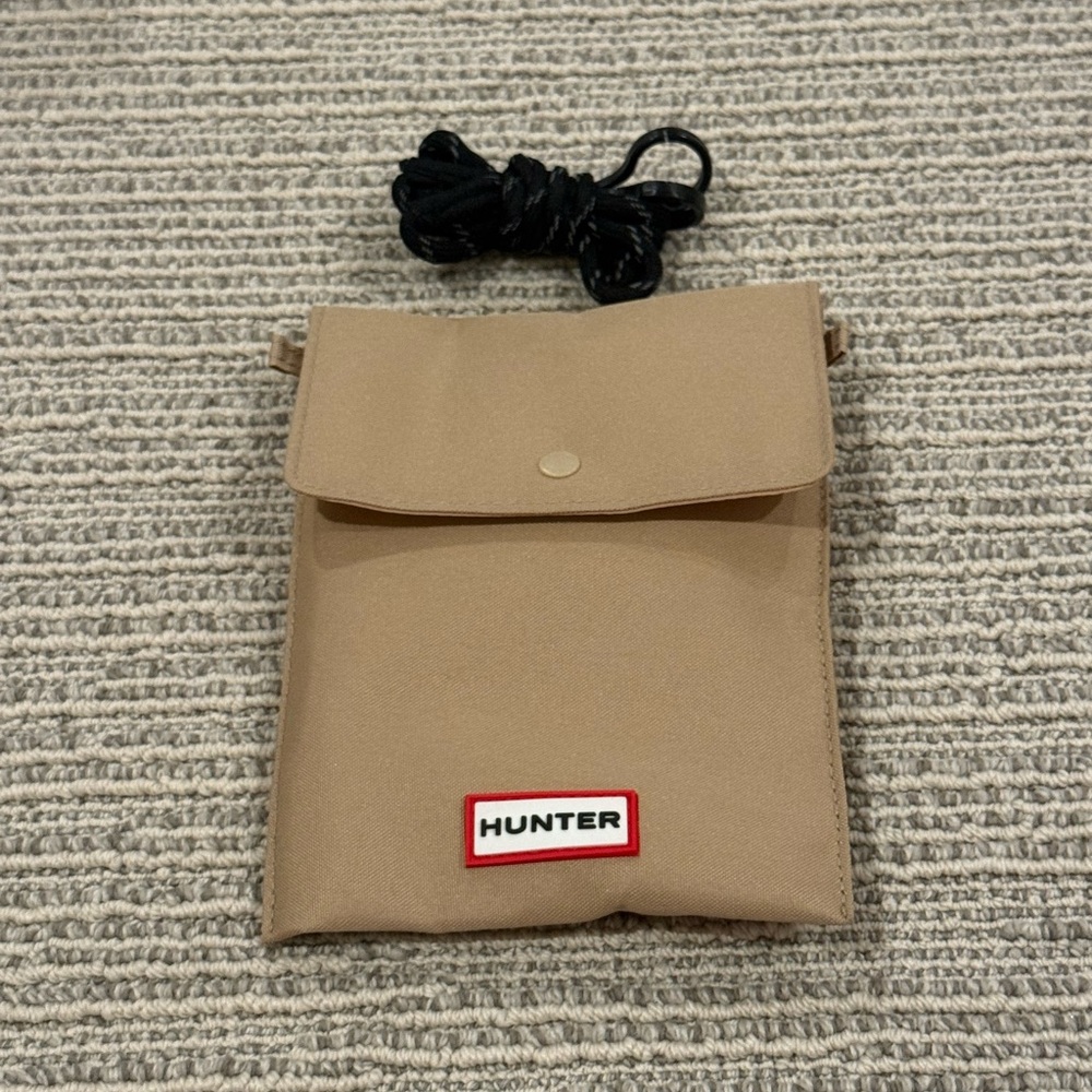 Hunter Tan Crossbody X Eva Air with Amenities